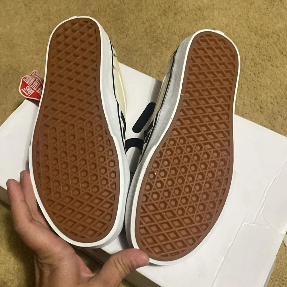 Vans - Picture 3 of 5